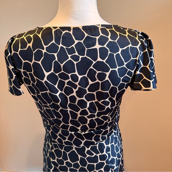 Michael Kors Nubian Giraffe Print Mini Dress with Cutout Size 6 NWT - Picture 5 of 9